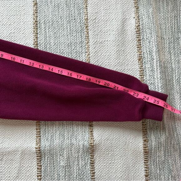 Disney Pooh Burgundy Fleece Crewneck Pullover Sweatshirt Unisex Size Medium - Picture 7 of 9